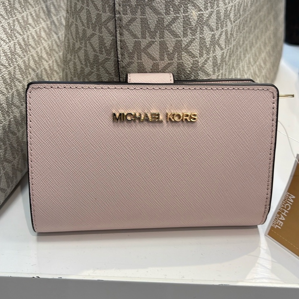 Michael Medium Crossgrain Leather Bifold Wallet
Powder Blush 
NWT - Picture 6 of 16